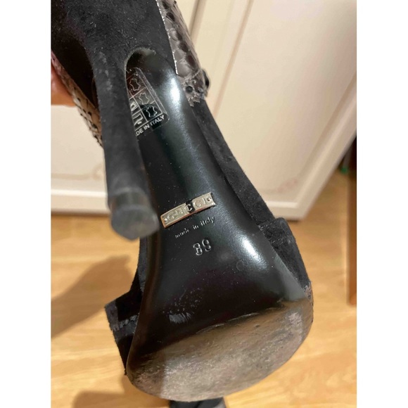 Gucci heels. - Picture 3 of 6